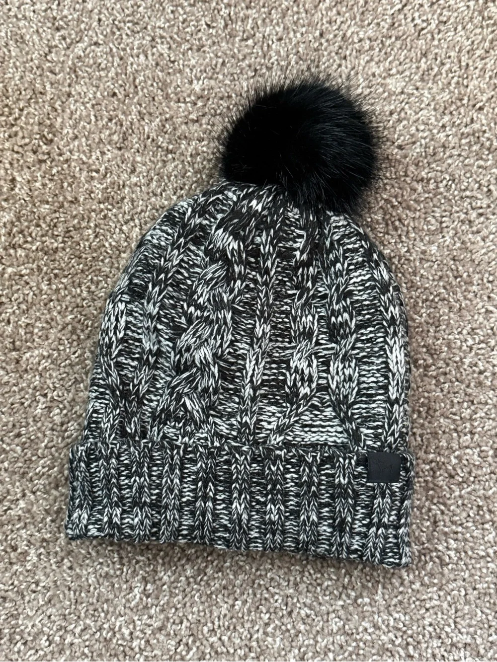 NWT Victoria’s Secret PINK Black White Cable Knit Sherpa Pom Beanie Hat